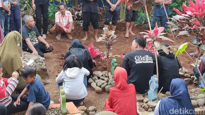 Siswa Mts di Ciamis yang tewas tenggelam susur sungai dimakamkan