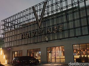 Satpol PP DKI Segel 12 Outlet Holywings Jakarta Hari Ini