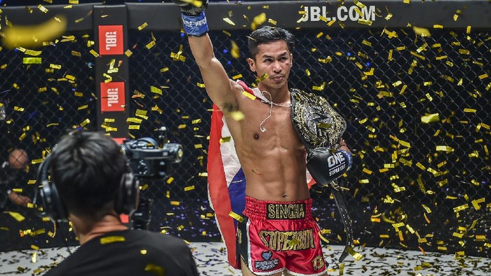 Petarung asal Thailand Superbon jadi juara dunia pertama di kelas ONE Featherweight Kickboxing