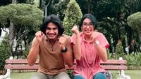 Kedekatan keduanya terjalin saat keduanya menjalani syuting film bareng. Foto: Instagram Tengku Tezi