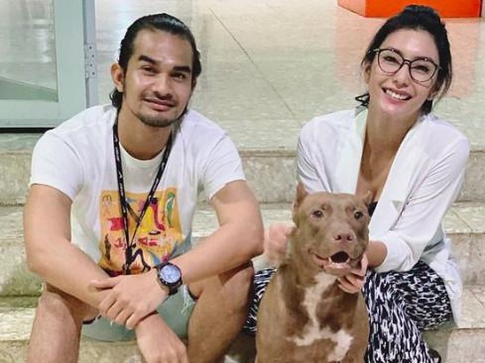 Tengku Tezi Tengku Tezi dengan Tyas Mirasih
