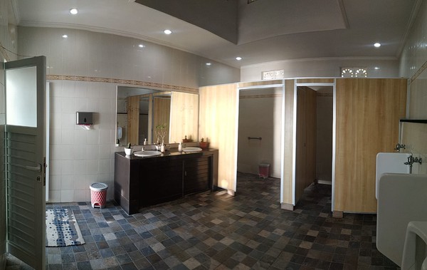 Pemerintah juga berharap masyarakat ikut menjaga kebersihan toilet dan turut menghemat penggunaan air di toilet. Foto: Sui Suadnyana Pemerintah juga berharap masyarakat ikut menjaga kebersihan toilet dan turut menghemat penggunaan air di toilet. Foto: Sui Suadnyana