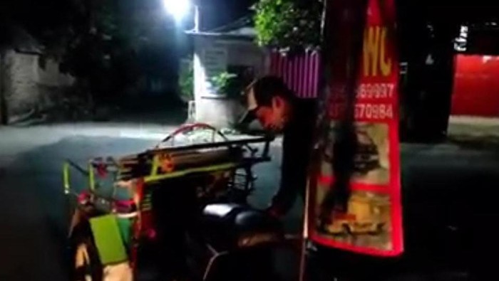 viral penumpang becak menghilang