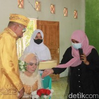 Sebagian netizen mengatakan cerita yang diungkapkan Fithry bak kisah sinetron. Ada juga yang penasaran bagaimana teman sekelasnya bisa menikah dengan ayahnya. Dikonfirmasi Wolipop, Fithry membenarkan video yang ia unggah di TikTok mengenai teman sekelasnya menikah dengan ayahnya. Seolah membantah keraguan netizen, dia menyangkal jika video yang diunggahnya tersebut settingan atau hoax. Foto: Dok. pribadi Fitriani Yuda.