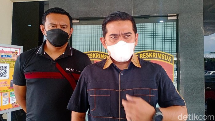 Wakil Direktur Reserse Kriminal Khusus Polda Jabar AKBP Roland Ronaldy