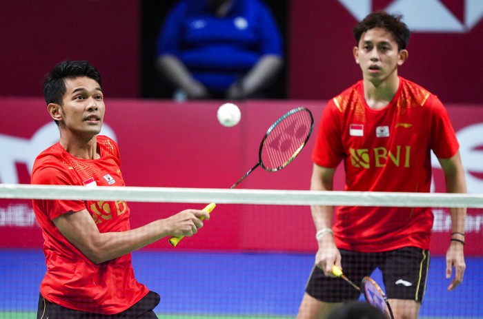 Fajar Alfian/Muhammad Rian Ardianto taklukan wakil China He Ji Ting/Zhou Hao Dong di final Piala Thomas 2020. Hasil itu membawa Indonesia unggul 2-0 dari China.
