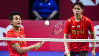 Fajar/Rian tampil gemilang, mampu menang dua set langsung, 21-12 dan 21-19.  