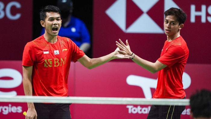 Fajar Alfian/Muhammad Rian Ardianto taklukan wakil China He Ji Ting/Zhou Hao Dong di final Piala Thomas 2020. Hasil itu membawa Indonesia unggul 2-0 dari China.