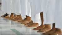 Jemaah yang telah menerima kedua dosis vaksin sekarang dapat mengunjungi masjid sambil mengenakan masker dan menggunakan aplikasi pelacakan yang sudah disiapkan pemerintah Arab Saudi yakni aplikasi Eatmarna atau Tawakkalna agar bisa salat dan umroh atau mengunjungi Al Rawdah.