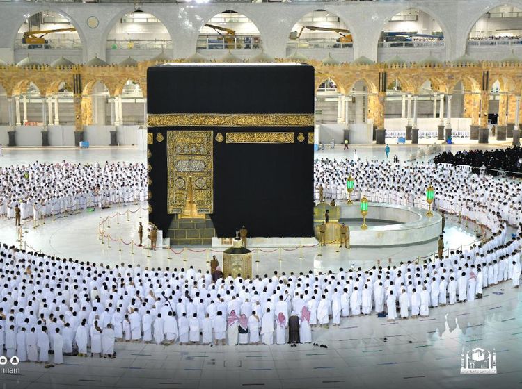 Arab Saudi Longgarkan Prokes, Salat di Masjidil Haram Bisa Rapat Lagi