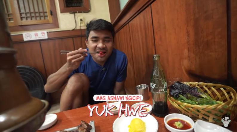 Asnawi Mangkualam Cobain Daging Sapi Mentah di Korea
