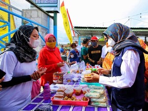 Vaksinasi COVID-19 di Banyuwangi Dipadu dengan Kuliner UMKM-Kesenian Rakyat