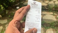 Tiket masuk obyek wisata ini dibanderol sebesar Rp 22 ribu per orang dan tidak termasuk anak-anak di bawah 6 tahun. Harga tiket itu sudah termasuk asuransi. (Yuda Febrian Silitonga/detikTravel)