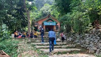 Inilah obyek wisata Curug Cigentis di Karawang yang menawarkan kesejukan serupa kawasan puncak di Bogor. Curug ini cocok banget buat healing traveler dari kepenatan pekerjaan. (Yuda Febrian Silitonga/detikTravel)