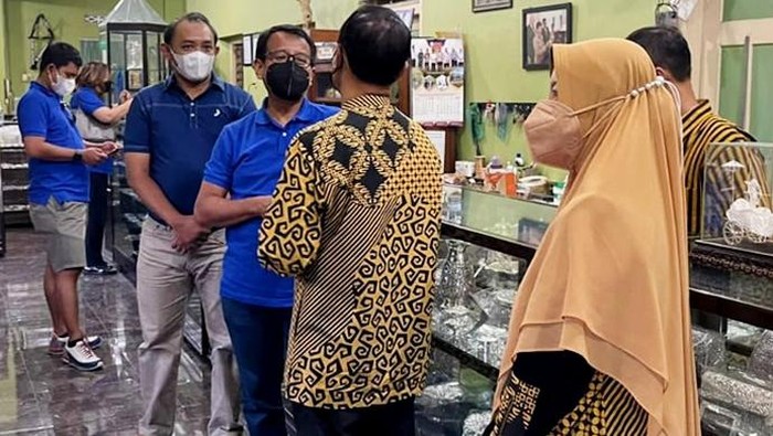 Jamkrindo terus berkomitmen untuk memajukan UMKM yang ada di Jogja, seperti salah satunya kerajinan perak ini untuk bangkit dan naik kelas.
