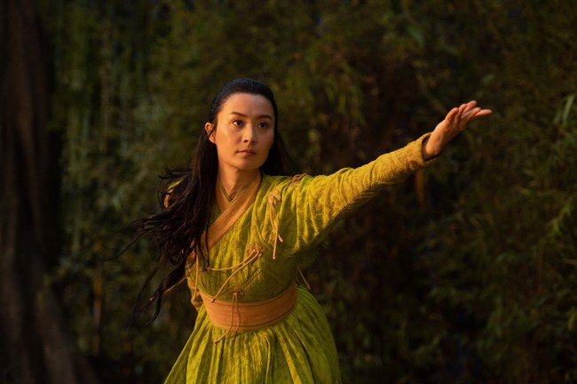 Pada 2021 ini, Fala Chen didapuk memerankan Ying Li, penjaga desa Ta Lo dalam film Shang-Chi and the Legend of the Ten Rings. Ying Li mengalahkan Xu Wenwu (pemain Tong Leung) yang mau masuk ke desanya dengan kemampuan tai chi.  Foto: Dok. Instagram