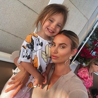 Beginilah potret kehidupan Ferne bersama putrinya. Dia merasa puas dengan harta yang dia miliki saat ini. Foto: dok. Instagram/@fernemccann