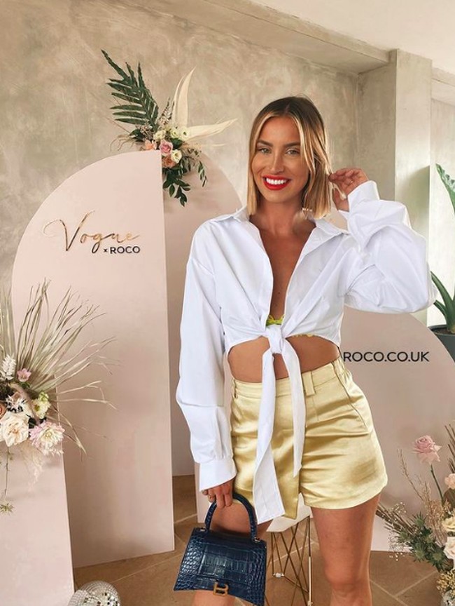 Kenalan dengan mantan kekasih pesepak bola Dele Alli, Ferne McCann. Ferne baru-baru ini mengaku bahwa dia telah menyerah dengan cinta, dan tidak lagi membutuhkan pria dalam hidupnya. Foto: dok. Instagram/@fernemccann