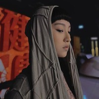 Remaja 16 tahun tersebut dianggap punya kesamaan fitur wajah dengan boneka maut Squid Games, terutama pada bagian mata. Gigi memang punya bentuk mata almond yang serupa dengan boneka  dari permainan anak-anak yang populer di tahun 1970-an hingga 1980-an Foto: Instagram @yiminghay