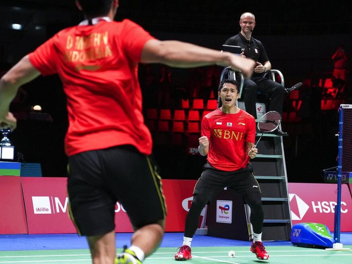 Indonesia berhasil menjuarai Piala Thomas 2020 usai mengalahkan China 3-0. Puasa gelar dua dekade Merah-Putih di ajang ini berakhir sudah.