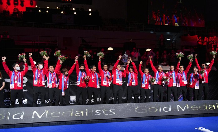 Indonesia berhasil menjuarai Piala Thomas 2020 usai mengalahkan China 3-0. Puasa gelar dua dekade Merah-Putih di ajang ini berakhir sudah.