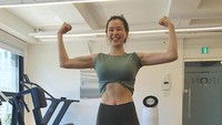Ia disebut tidak mengikuti standar kecantikan Korea Selatan karena kulit gelap dan tubuh yang berotot. Foto: (dok. Instagram @honey_lee32)