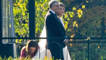 Meski telah bercerai, Bill dan Melinda tetap menghadiri pernikahan anak sulung mereka. Menariknya, proses pernikahan Jumat (15/10) waktu New York itu dilakukan secara Islam. Foto: Daily Mail