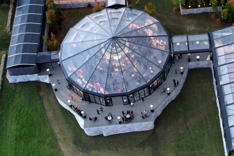 Jenniffer Gates, putri sulung Bill Gates resmi menjadi istri dari Nayel Nassar setelah melangsungkan pernikahan secara Islam di New York, AS.