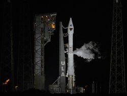 Lucy Diluncurkan untuk Pelajari Asteroid Trojan