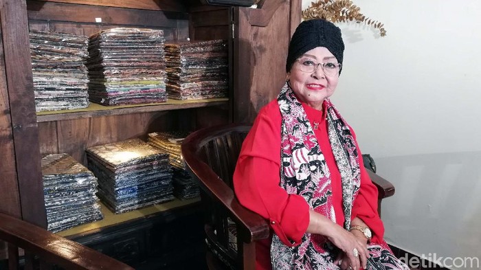 Melihat Beragam Piagam dan Piala Maestro Keroncong Waldjinah Maestro keroncong Waldjinah lama tak terdengar kabarnya. Yuk lihat keseharian Waldjinah dan beragam piagam dan piala yang pernah diraihnya.
