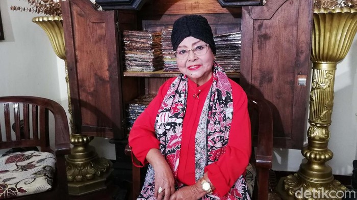 Melihat Beragam Piagam dan Piala Maestro Keroncong Waldjinah Maestro keroncong Waldjinah lama tak terdengar kabarnya. Yuk lihat keseharian Waldjinah dan beragam piagam dan piala yang pernah diraihnya.