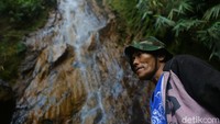 Curug Cikoneng berjarak sekitar 750 meter dari pos 3, lokasi Gibran terakhir terlihat. Warga di sekitar Gunung Guntur menganggap Curug Cikoneng merupakan salah satu tempat yang angker.