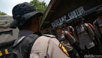 Ekspedisi dimulai dengan berkumpul di basecamp Gunung Guntur bersama personel dari Sat Samapta Polres Garut.