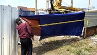 Ketiga korban bernama Jaidar, Asnel Taher, dan Jasmin Putri Fadilah (14). Para korban telah dievakuasi dari lokasi. Ketiganya tengah mendapat perawatan medis.