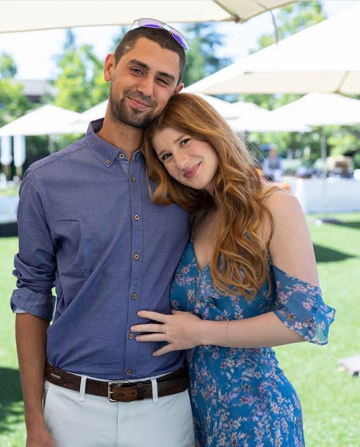 Romantisnya Nayel Nassar dan Jennifer Gates saat Makan Malam Romantisnya Nayel Nassar dan Jennifer Gates saat Makan Malam