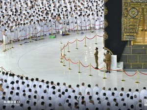 Setelah 1,5 Tahun, Salat di Makkah dan Madinah Bisa Rapat Lagi