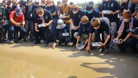 Konservasi penyu selain menjadi daya tarik wisata juga bisa menciptakan lapangan kerja dimana masyarakat bisa diberdayakan.