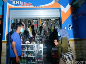 Semangat Agen BRILink Seberangi Sungai Demi Bantu Ekonomi Warga Kendal