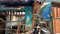 Foto: Saat ini garis polisi sudah dipasang di sekitar lokasi kebakaran. (Karin Nur Secha/detikcom)