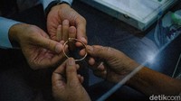 Selain itu, saldo dari tabungan emas bisa dimanfaatkan untuk haji. Dengan menjaminkan saldo tabungan emas sekitar 2,5 gram atau 3 gram itu bisa langsung didaftarkan ke Kemenag.