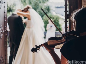 Viral Wedding Singer Disuruh Nyanyi di Gudang, Ada Suara Tapi Tak Ada Wajah
