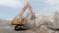 Koordinator rumah warga yang digusur, M Baidowi mengatakan pemilik rumah sudah menerima pembongkaran hari ini. Sebab, sebelumnya sudah ada kesepakatan dengan wali kota.
