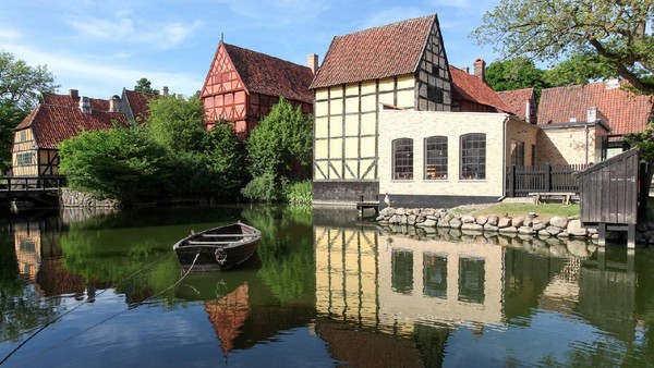 Aarhus yang relatif kecil dan sepi, dengan populasi yang tidak mencapai 350 ribu orang, membuatnya mudah untuk dieksplorasi dengan berjalan kaki. Ini salah satu spot di kota tua Aarhus. (Getty Images/iStockphoto/ricochet64) Aarhus yang relatif kecil dan sepi, dengan populasi yang tidak mencapai 350 ribu orang, membuatnya mudah untuk dieksplorasi dengan berjalan kaki. Ini salah satu spot di kota tua Aarhus. (Getty Images/iStockphoto/ricochet64)