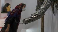 Kehadiran kebun binatang logam ini pun disambut antusias oleh masyarakat. Tak sedikit warga yang datang ke sana untuk melihat langsung patung-patung hewan dari logam tersebut.