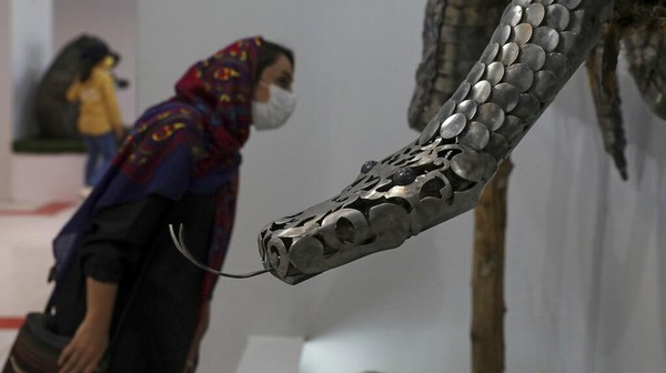Kehadiran kebun binatang logam ini pun disambut antusias oleh masyarakat. Tak sedikit warga yang datang ke sana untuk melihat langsung patung-patung hewan dari logam tersebut. Kehadiran kebun binatang logam ini pun disambut antusias oleh masyarakat. Tak sedikit warga yang datang ke sana untuk melihat langsung patung-patung hewan dari logam tersebut.