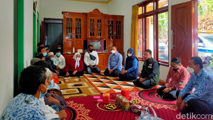 Bupati Majalengka minta korban selamat susur sungai diberi trauma healing