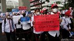 Calon Pekerja Migran Geruduk Kementerian Tenaga Kerja, Ada Apa?