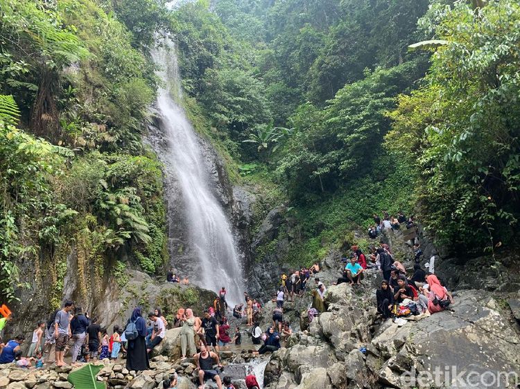 Foto: Curug Cigentis, Setitik Kesegaran Alami dari Karawang