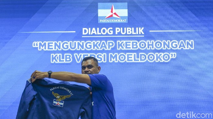 Peserta Kongres Luar Biasa Deli Serdang Thomas Gerald, buka-bukaan terkait adanya bagi-bagi uang dari Moeldoko. Pengakuan itu disampaikan Gerald di DPP Demokrat.