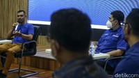 Namun janji-janji tersebut hanya diberikan kepada Ketua DPC. Selain ketua DPC seperti dirinya tidak mendapatkan uang. Sementara alasan Gerald mengikuti KLB akibat iming-iming uang Rp 100 juta tersebut.